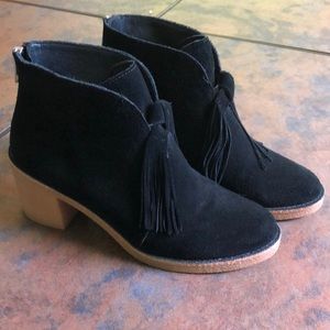 Ugg Corin ankle booties black suede women’s 8.5